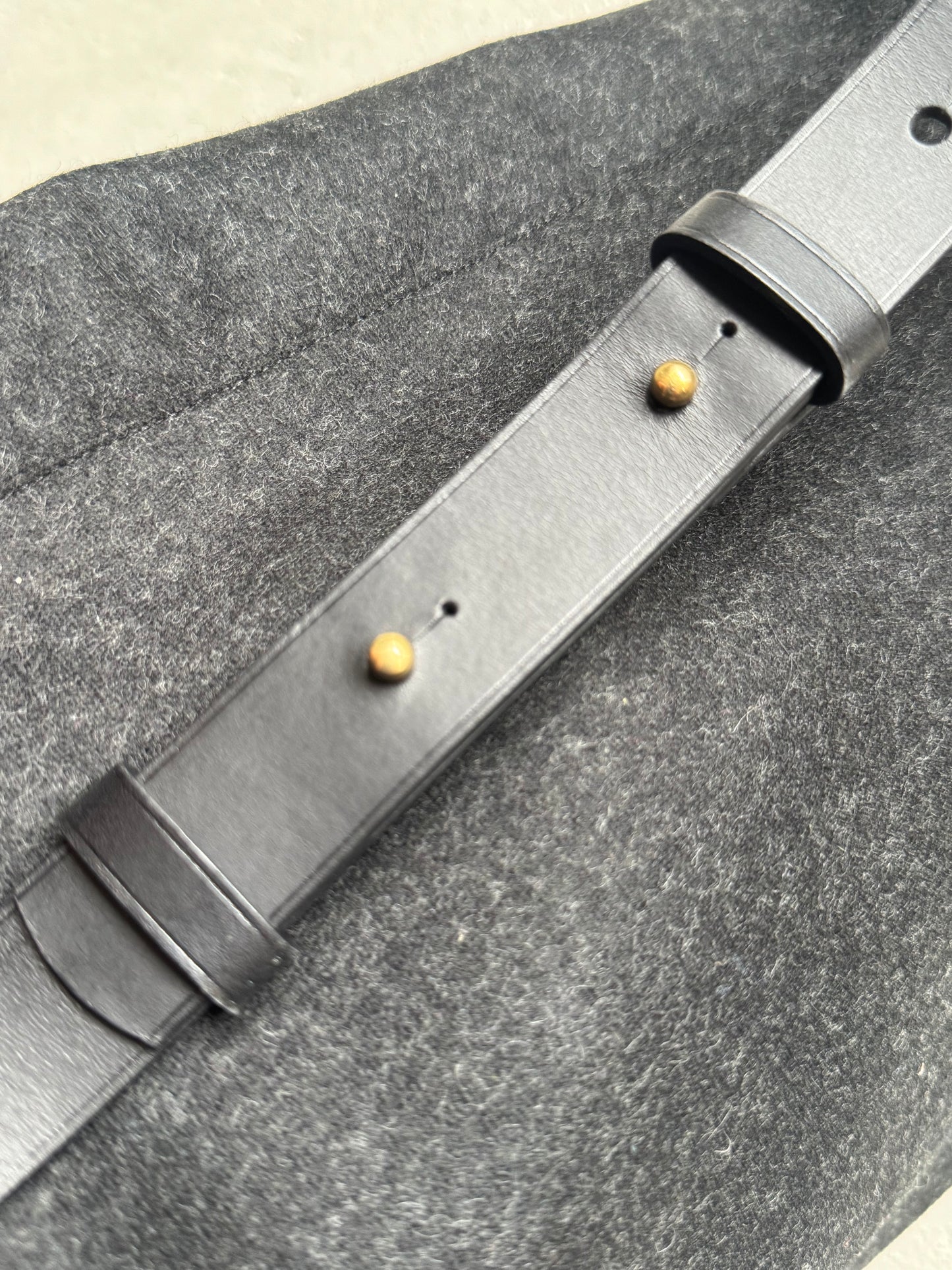 MA02 - Spacious Antracite Belt Bag + Vicus Leather Belt