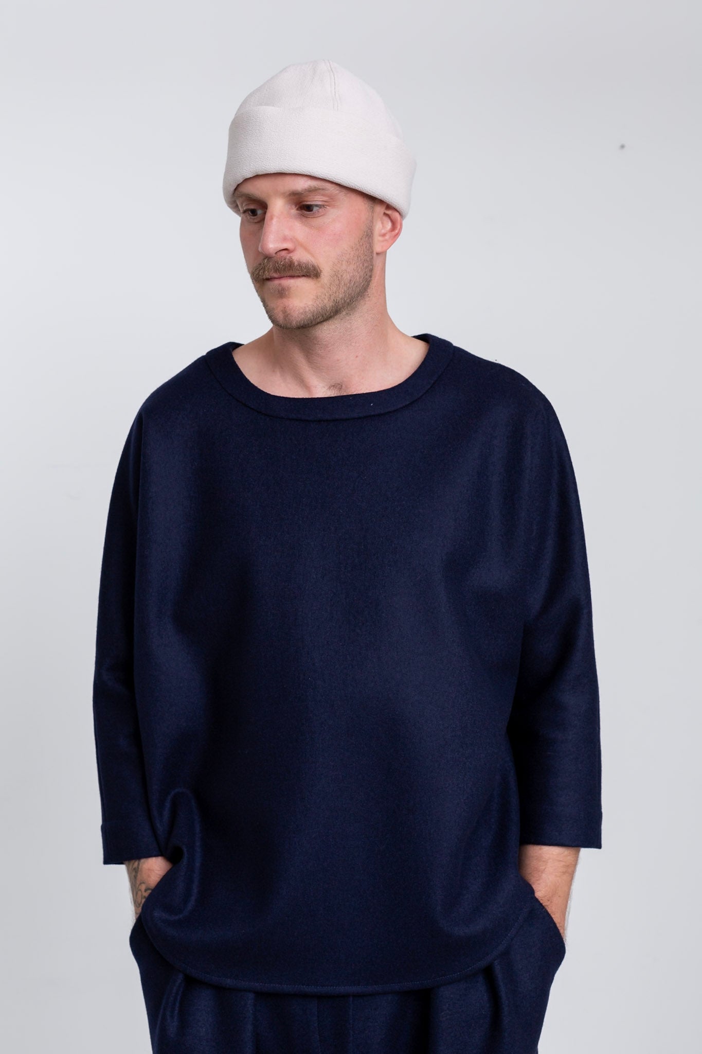 FE01 - Navy Blue Wool Pullover