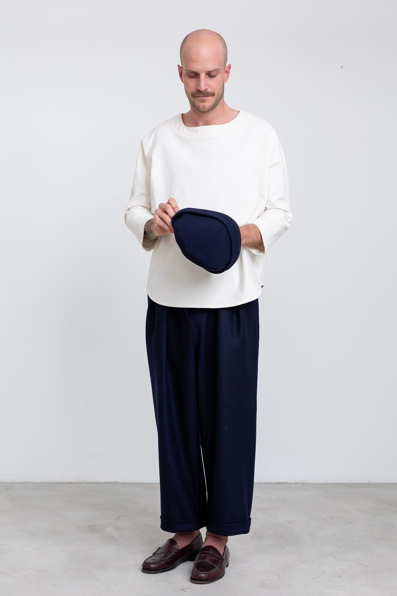 HAT - Navy Blue Crêpe Wool Beanie