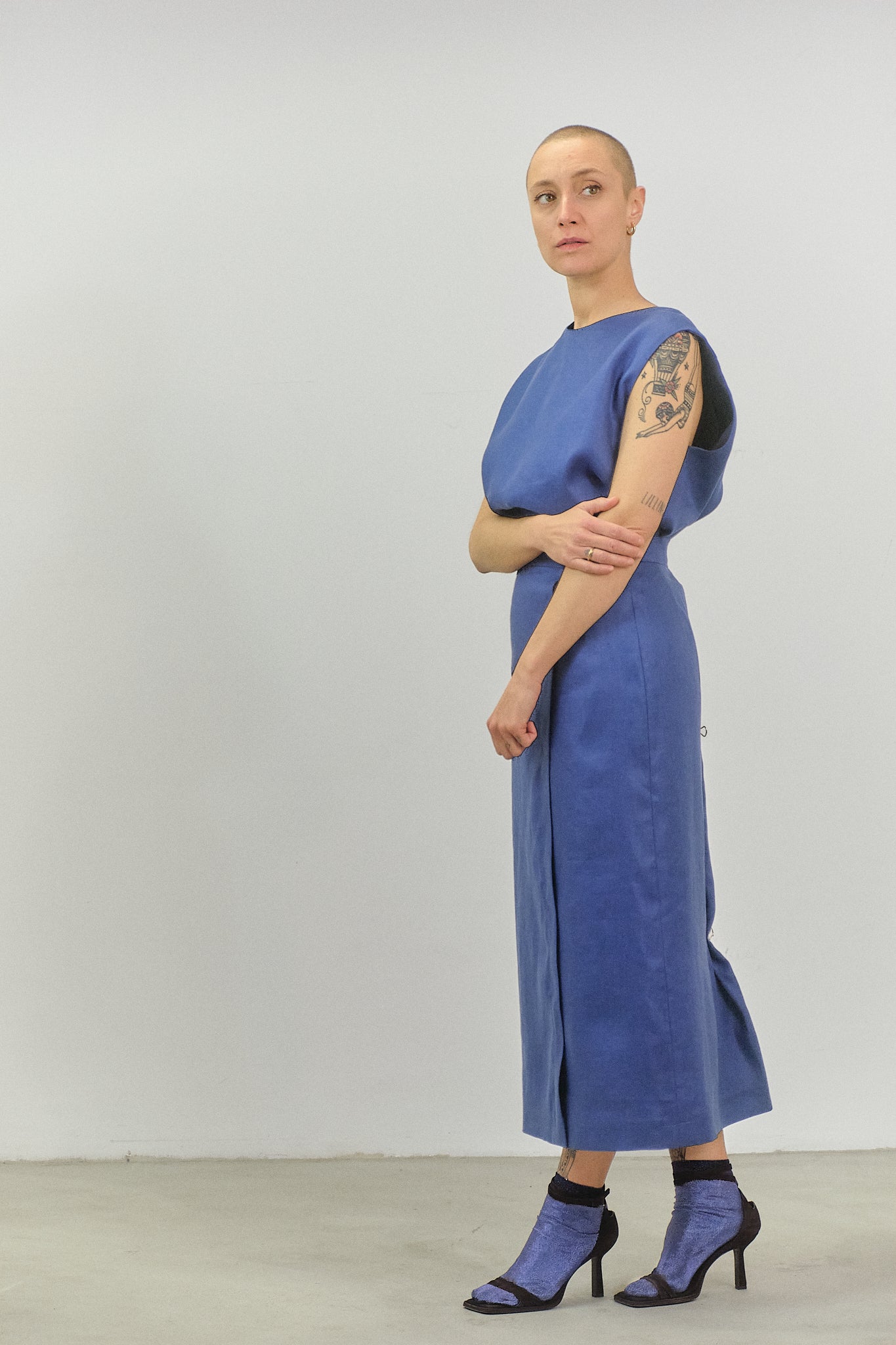 TO12 - Blue Linen Sleeveless Cross-Back Top