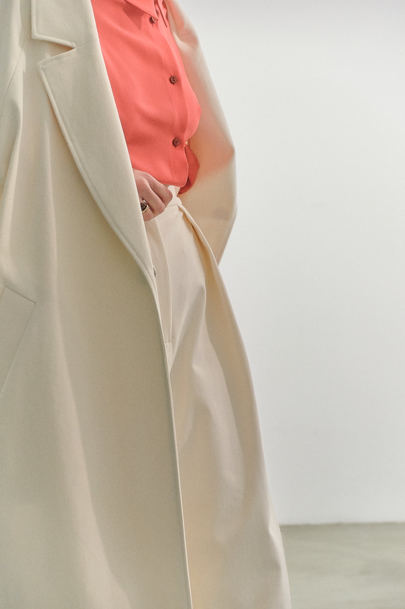GI08 - White Gabardine Cotton Overcoat
