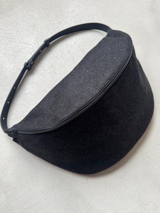 MA02 - Spacious Antracite Belt Bag + Vicus Leather Belt