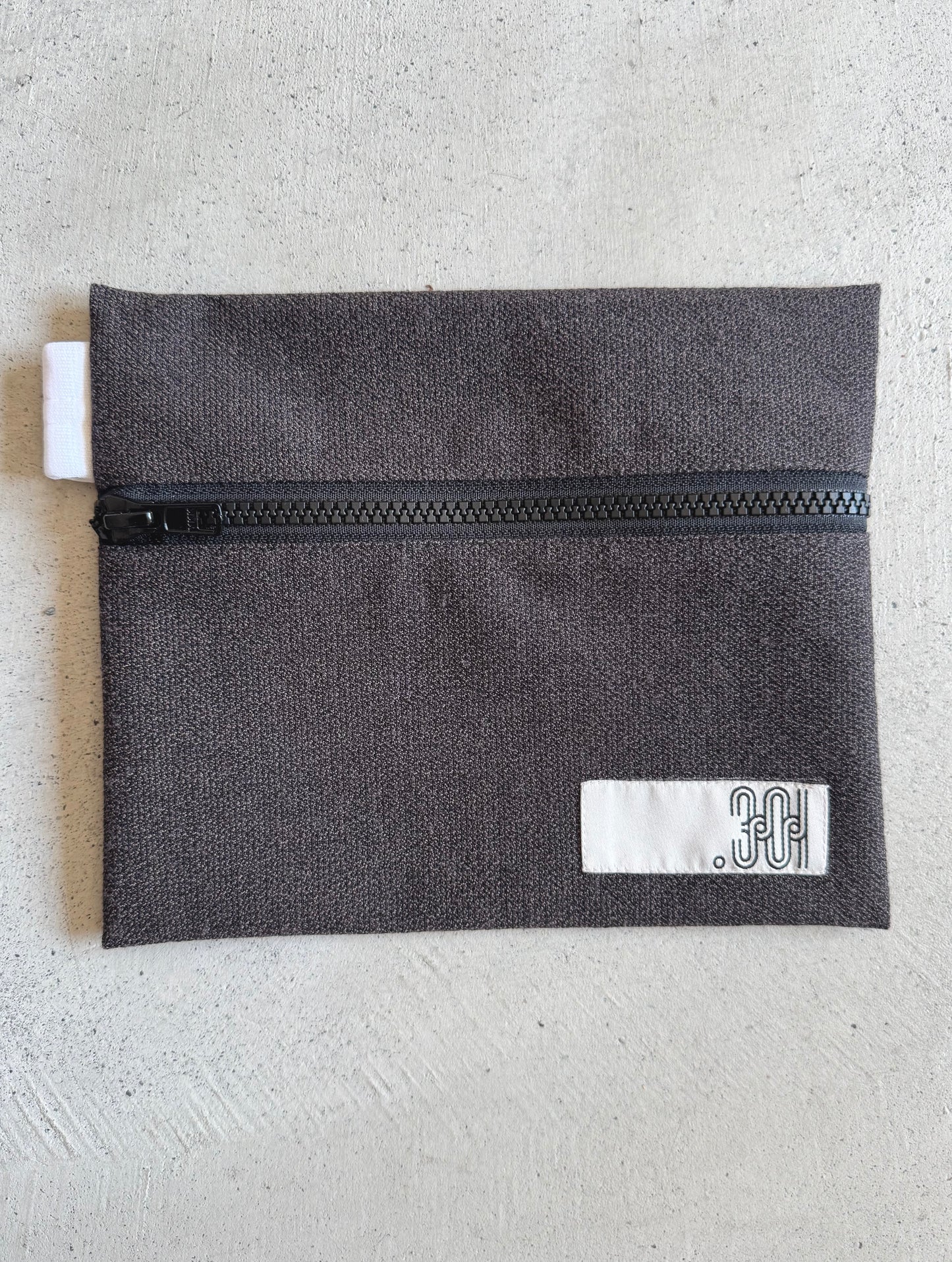 PO02 - Pouch, white
